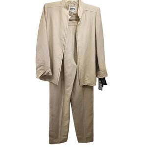 Kasper. Vintage, Cream, Tailored Linen Blend Pants Suit. Size 4